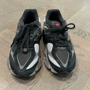 New Balance 9060 Women’s 8, Men 6.5